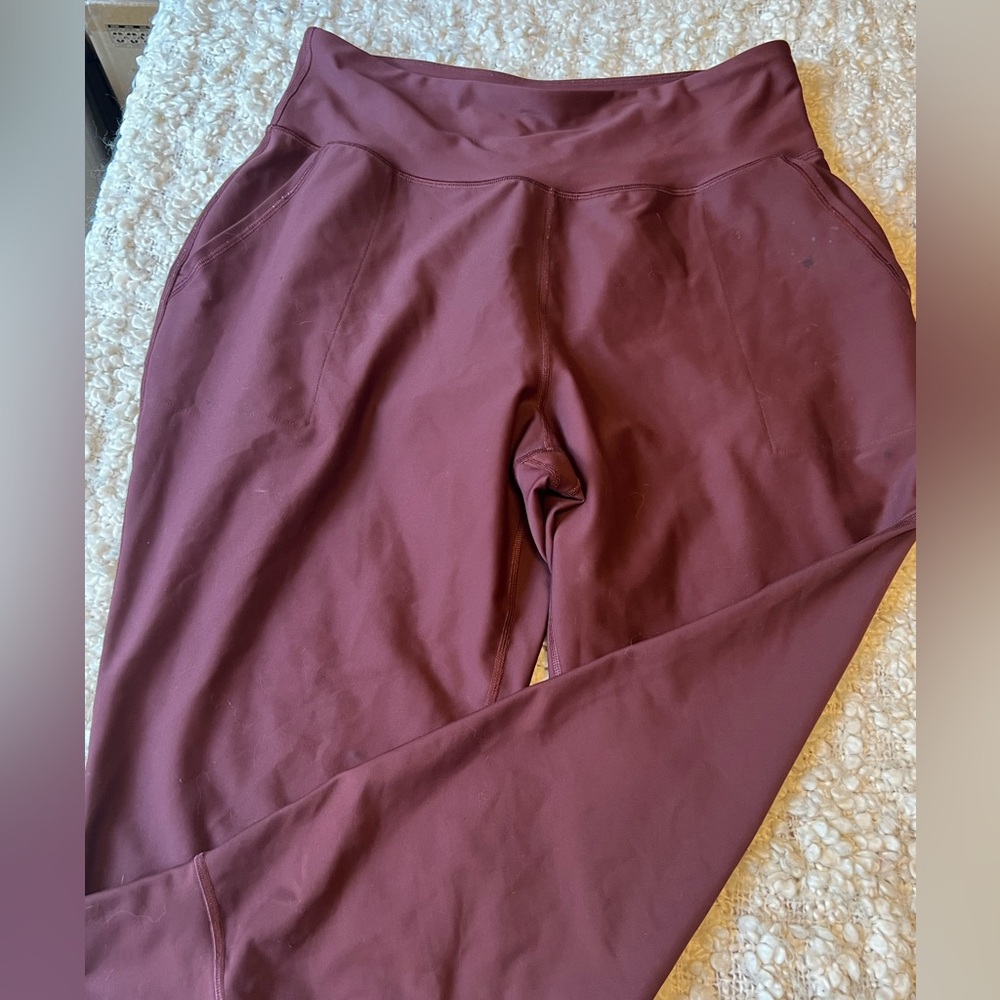 Old Navy Women's Track Pants in Burgundy